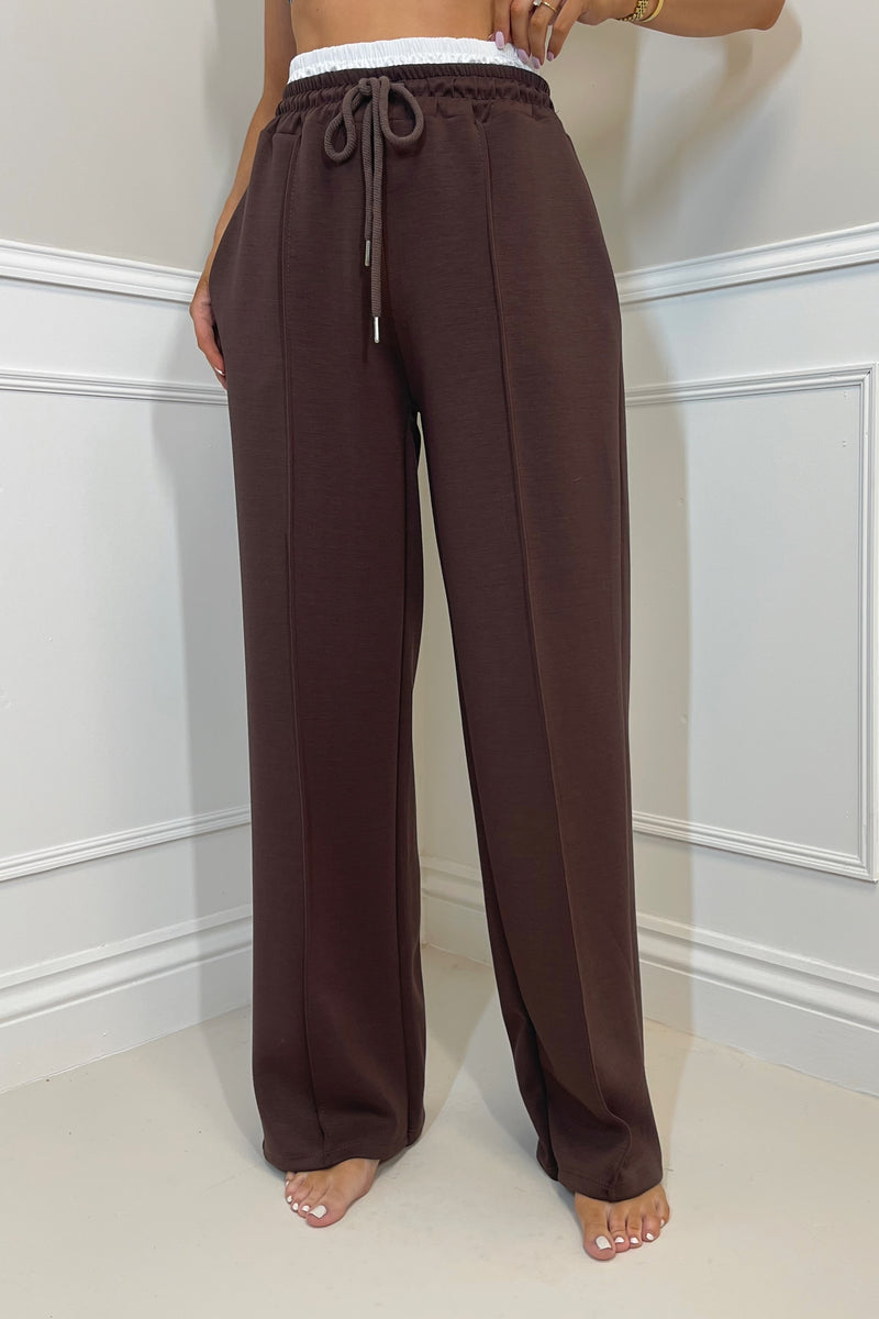 CHLOE Soft Touch Pin-Tuck Joggers With Layered Waistband in Chocolate